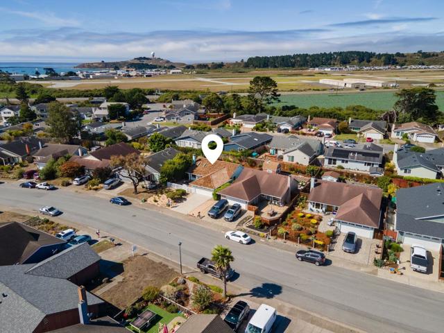 201 Bridgeport Drive, Half Moon Bay CA: https://media.crmls.org/mediaz/a97c9876-3e2e-4d04-84e8-d0d5f1d0d517.jpg