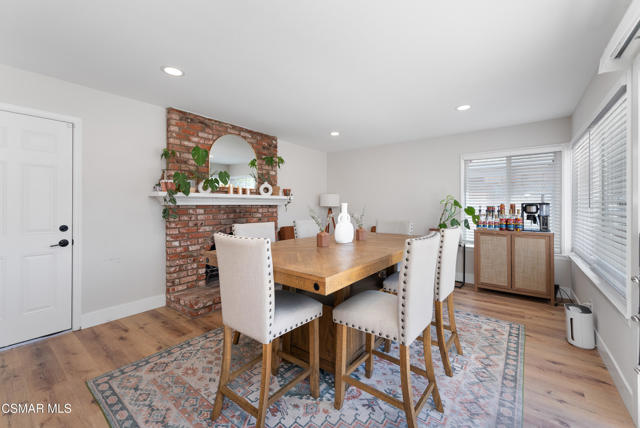 3268 Hilldale Avenue, Simi Valley CA: https://media.crmls.org/mediaz/a97d91bf-9e0d-473c-9c06-ce389a01cd1a.jpg