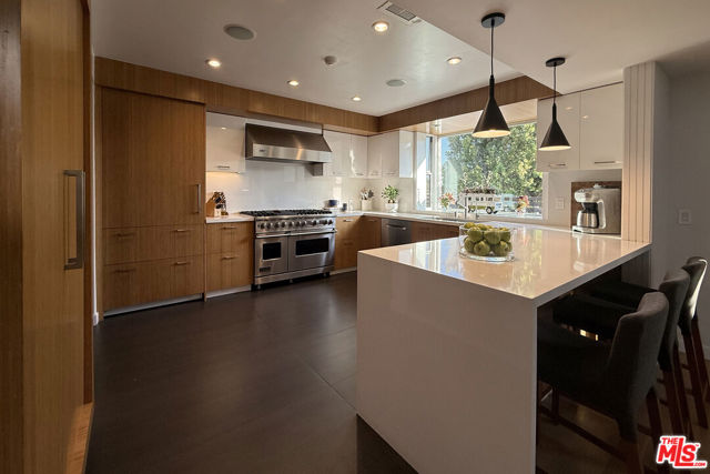 11575 Dona Dorotea Drive, Studio City CA: https://media.crmls.org/mediaz/a97de72d-fa22-48da-a206-75fc69d3f257.jpg
