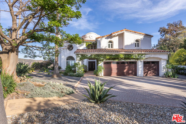 23407 W Copacabana Street, Malibu CA: https://media.crmls.org/mediaz/a97e5b75-a8ac-461b-8991-8059577df9b9.jpg