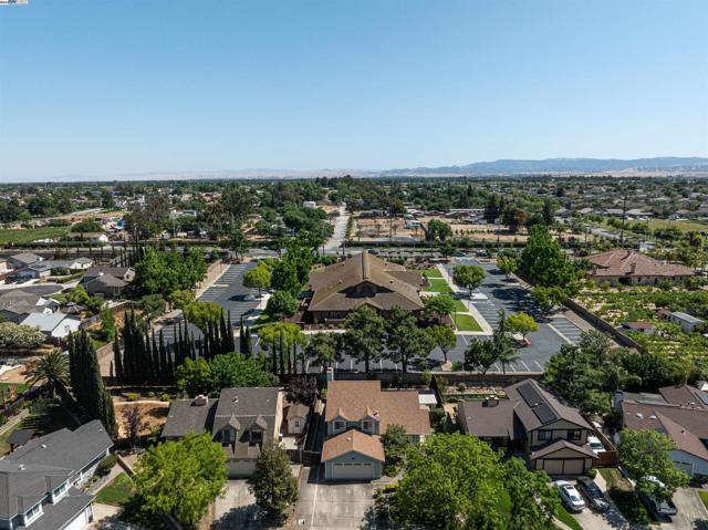 721 Woodmeadow Pl, Oakley CA: https://media.crmls.org/mediaz/a97e9da4-bd58-45db-ac2a-a25d000eac44.jpg