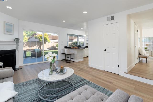 4452 Alice Way, Union City CA: https://media.crmls.org/mediaz/a97f1d6a-5153-4879-b5fa-94e55e5695d6.jpg