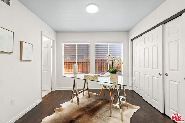 4744 Norwich Avenue, Sherman Oaks CA: https://media.crmls.org/mediaz/a97f916c-d5ad-4508-bed5-083629087986.jpg