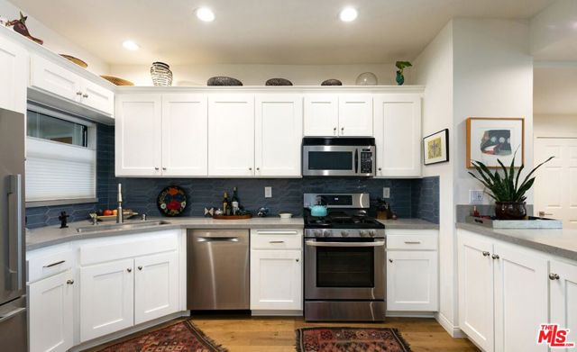 12603 Moorpark Street, Studio City CA: https://media.crmls.org/mediaz/a97fb301-39c3-40f4-bf8f-faa03047bde2.jpg