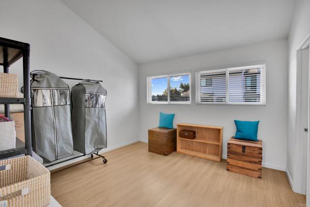 Detail Gallery Image 12 of 23 For 3380 Caminito Gandara, La Jolla,  CA 92037 - 3 Beds | 2/1 Baths