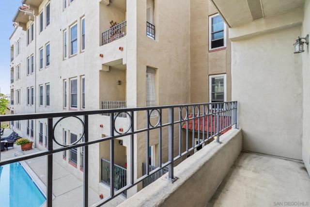 2445 Brant St, San Diego CA: https://media.crmls.org/mediaz/a9800765-ca4a-43df-a052-9b38b75993e4.jpg