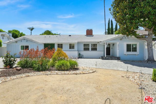 20616 Quedo Drive, Woodland Hills CA: https://media.crmls.org/mediaz/a980092d-0445-4e58-a715-e7fbe31b0912.jpg