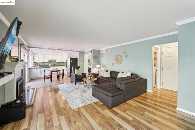 2353 Benham Ct, Walnut Creek CA: https://media.crmls.org/mediaz/a9801439-aa24-40b5-b33c-c00f9035955c.jpg