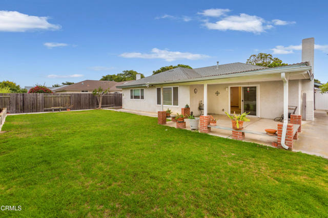 2060 Olga Street, Oxnard CA: https://media.crmls.org/mediaz/a980459f-b6f0-4de7-946a-8906cfd001f2.jpg