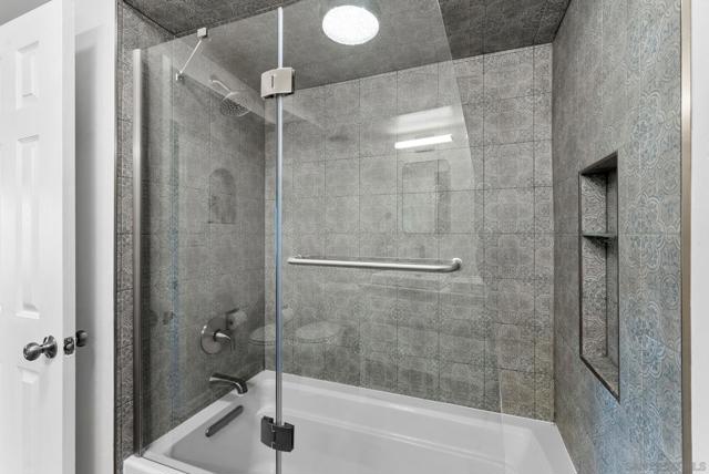 2360 Torrey Pines Rd, La Jolla CA: https://media.crmls.org/mediaz/a980abf5-e15f-40a9-a912-0bba378dc031.jpg