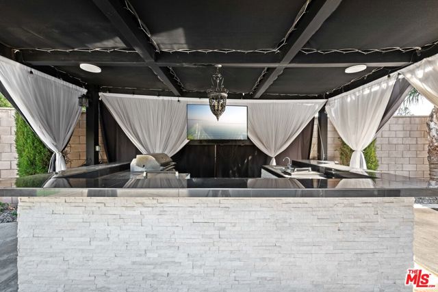 16214 Highgate Drive, Riverside CA: https://media.crmls.org/mediaz/a980e75d-4952-4825-95d1-b08539a1c722.jpg