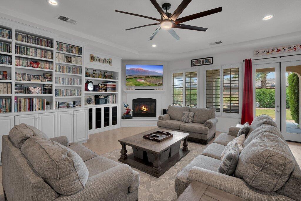 MLS #219132890DA image #2