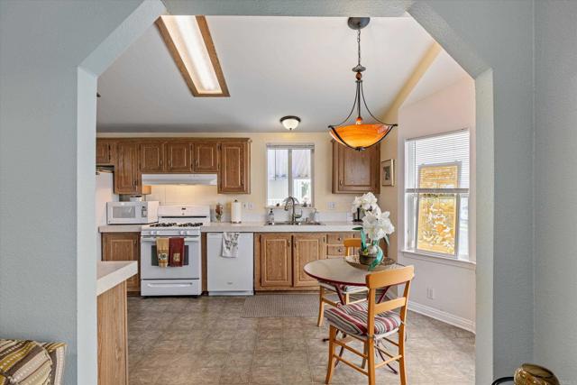 Detail Gallery Image 12 of 39 For 2280 E Valley Pkwy #4,  Escondido,  CA 92027 - 2 Beds | 2 Baths