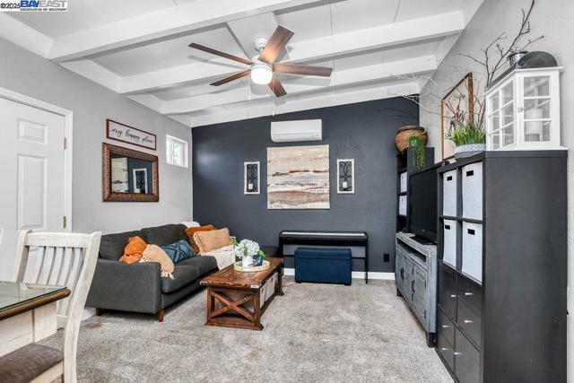 1941 Eden Plains Rd, Brentwood CA: https://media.crmls.org/mediaz/a981d497-c29c-405e-ad8c-288e633069f2.jpg