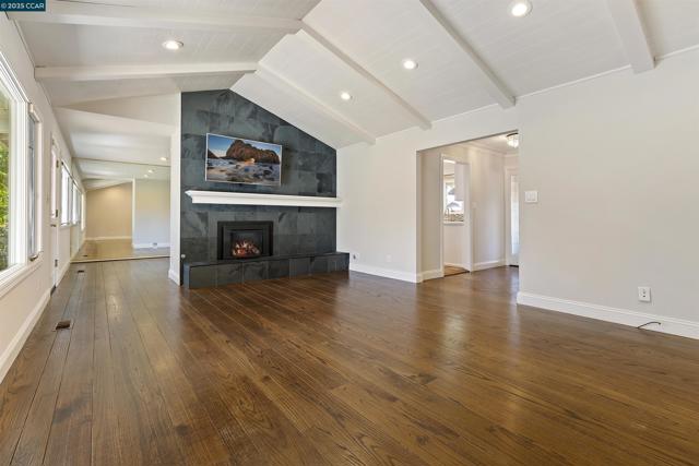 33 Sullivan Dr, Moraga CA: https://media.crmls.org/mediaz/a981db4d-2abb-4d90-86cf-31295088e956.jpg