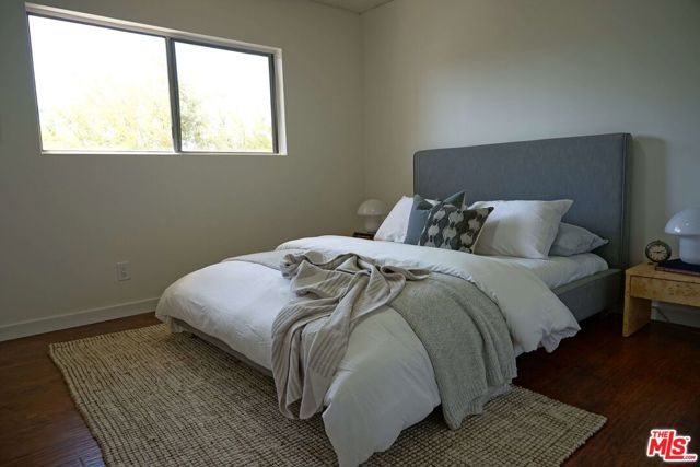 756 Hyperion Avenue, Los Angeles CA: https://media.crmls.org/mediaz/a981f433-cc07-4f2f-8ef5-ceebc045f2ee.jpg