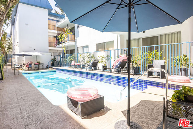 400 S La Fayette Park Place, Los Angeles CA: https://media.crmls.org/mediaz/a982a2ac-fa80-4828-b43d-67ec059b4bc7.jpg