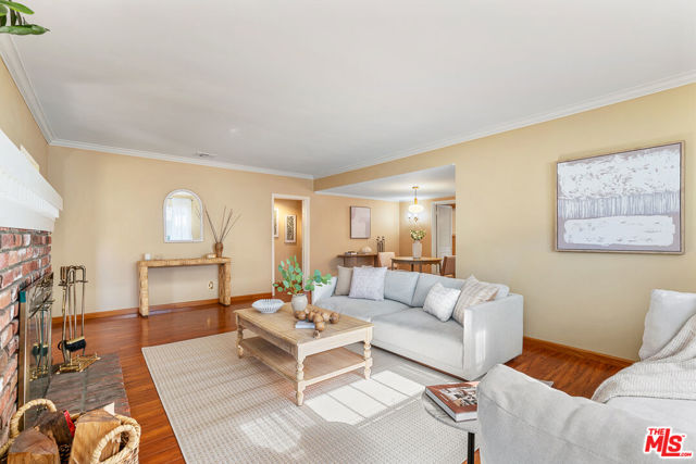 2338 Paloma Street, Pasadena CA: https://media.crmls.org/mediaz/a9833fc2-cbad-4aa1-b16b-ca890a96d19b.jpg