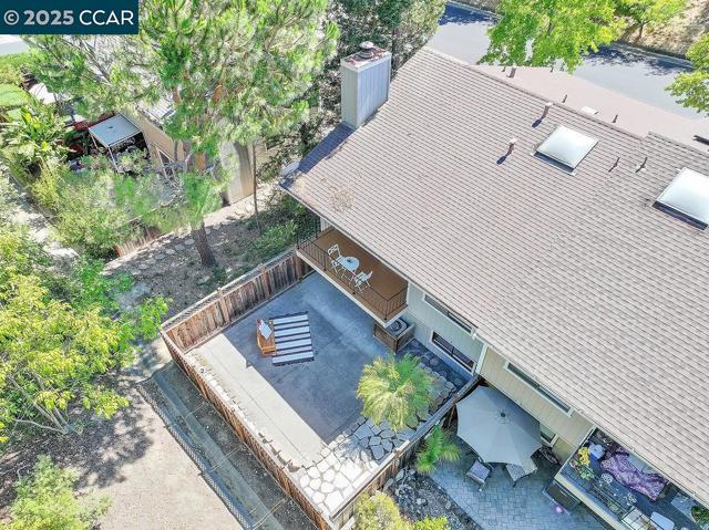 4782 Starflower Dr, Martinez CA: https://media.crmls.org/mediaz/a9839419-93be-4717-8905-68da631a3216.jpg