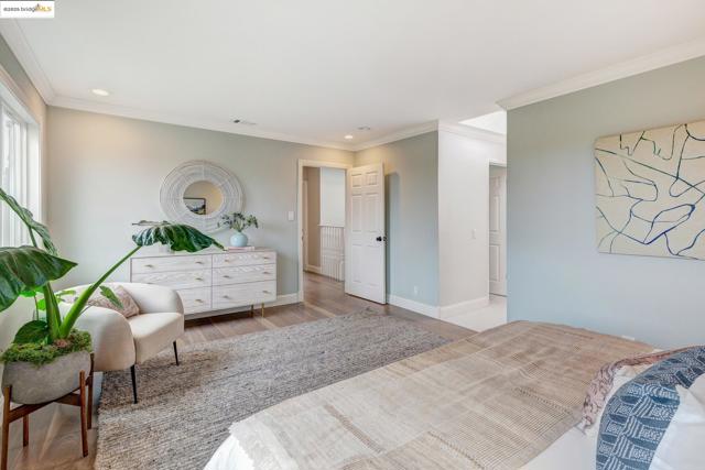 2 Cavendish Ln, Piedmont CA: https://media.crmls.org/mediaz/a983a5b4-4f33-4767-a52c-7d9162feadf5.jpg