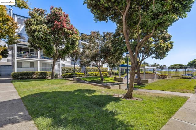 1205 Melville Sq, Richmond CA: https://media.crmls.org/mediaz/a985622c-7000-42c3-8ef3-b54152466281.jpg