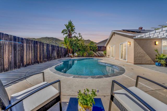 Home for Sale in Lakeside