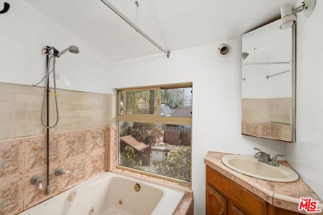4812 Arlington Avenue, Los Angeles CA: https://media.crmls.org/mediaz/a985aad2-6c21-4b6e-b952-4cebb4f5deda.jpg