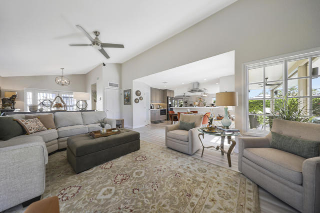 Multiple living/lounging