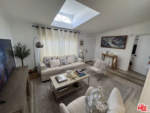 105 Prince Lane, Santa Ana CA: https://media.crmls.org/mediaz/a985fcdf-5577-40cc-bfc0-ba7ebf7d206c.jpg