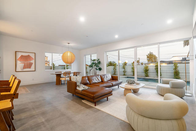 361 W Sunview Avenue, Palm Springs CA: https://media.crmls.org/mediaz/a9867d4f-899a-4eb4-9e65-655975186dfd.jpg