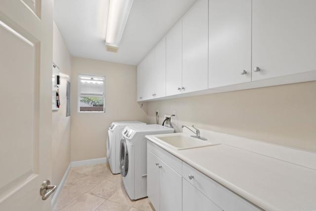 Detail Gallery Image 20 of 52 For 5273 Greenwillow Ln, San Diego,  CA 92130 - 5 Beds | 5/1 Baths