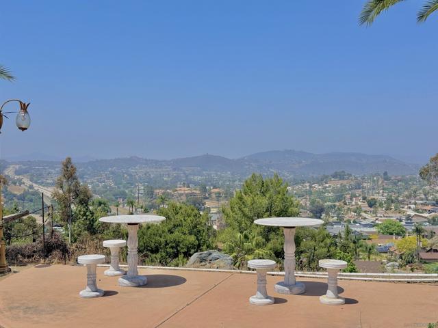 9189 Vista Entrada, Lakeside CA: https://media.crmls.org/mediaz/a986aeff-e48a-4467-a745-a9a7fa73765c.jpg