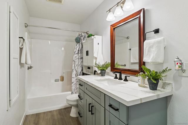 10220 Princess Sarit Way, Santee CA: https://media.crmls.org/mediaz/a986b695-64fb-4eb0-97ae-0fb8584c5fcd.jpg