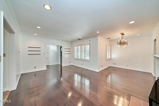 4916 Rupert Lane, La Canada Flintridge CA: https://media.crmls.org/mediaz/a986c8bd-5531-4994-8825-9315d3776f84.jpg