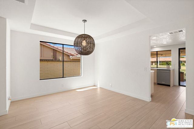 6 Joya Drive, Palm Desert CA: https://media.crmls.org/mediaz/a987228b-1d66-40a0-a08b-b9c31672f096.jpg