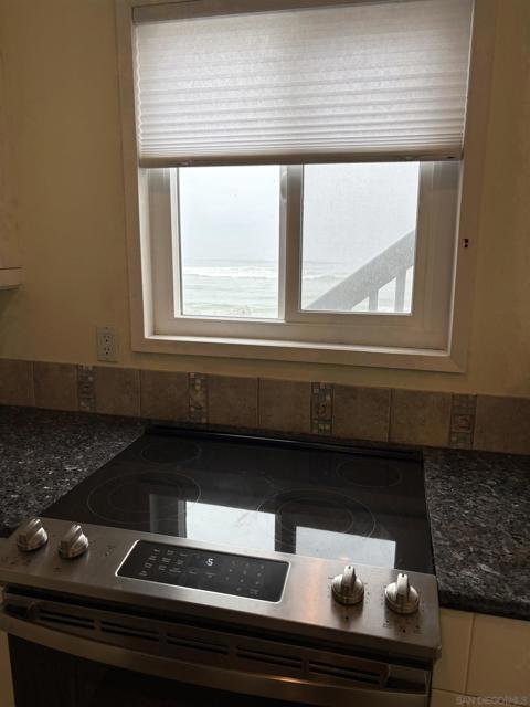 1460 Seacoast, Imperial Beach CA: https://media.crmls.org/mediaz/a9875375-900a-496a-8fcd-2410ebdb147b.jpg