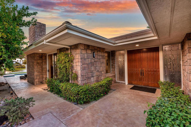 2 Deerfield Court, Rancho Mirage CA: https://media.crmls.org/mediaz/a9882ca1-45f8-4f15-8bfc-ebd2f72d3ec8.jpg