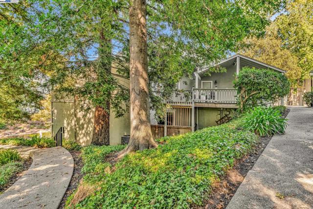394 Camelback Rd, Pleasant Hill CA: https://media.crmls.org/mediaz/a9883e41-4acd-4cd9-9fbf-baaa6dfcd468.jpg