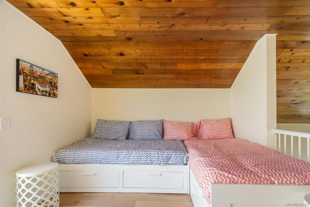 728 Jamaica Ct, San Diego CA: https://media.crmls.org/mediaz/a988969a-dec8-45ec-9ca9-7edb58594c98.jpg