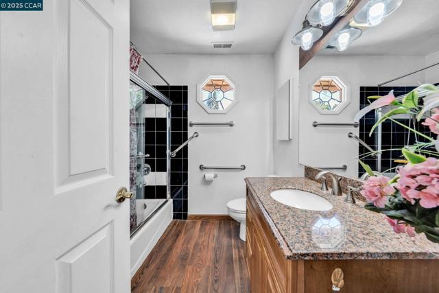 18127 Madison Ave, Castro Valley CA: https://media.crmls.org/mediaz/a9891c25-13d8-491d-9424-14eeea4ecfb3.jpg
