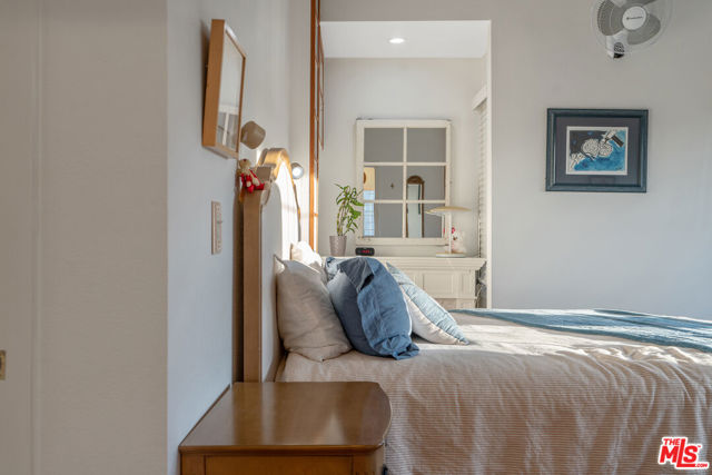 41 Vicente Terrace, Santa Monica CA: https://media.crmls.org/mediaz/a989b78e-3bb9-4c0b-b1d0-45acee3bb8df.jpg