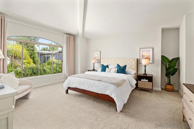 8619 Via Mallorca, La Jolla CA: https://media.crmls.org/mediaz/a989e6aa-7931-46c2-b292-13b5550c653a.jpg