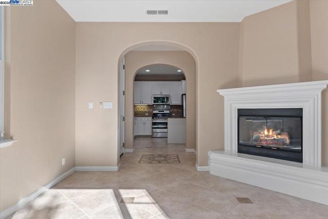 9752 Belladonna Dr, San Ramon CA: https://media.crmls.org/mediaz/a98a3868-29fd-407a-a4bc-ddeb25c78de1.jpg