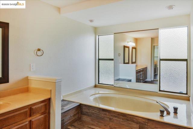 1610 Lawrence Rd, Danville CA: https://media.crmls.org/mediaz/a98a3d4b-b0d0-4387-9880-002674d4c4aa.jpg