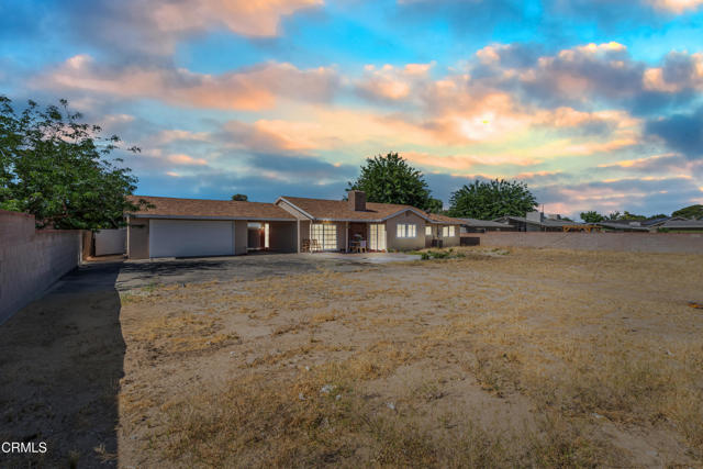 543 E Avenue J1, Lancaster CA: https://media.crmls.org/mediaz/a98b48d9-f1ca-4f10-853e-bacf1f1578a9.jpg