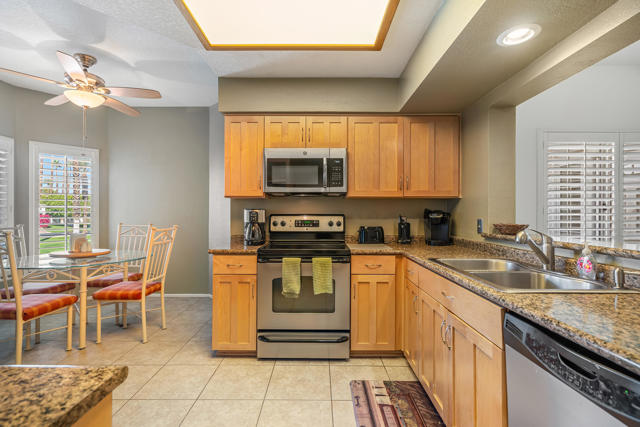 280 Vista Royale W Circle, Palm Desert CA: https://media.crmls.org/mediaz/a98b8db5-fa64-428e-9eb7-ba3fe57a1c2e.jpg