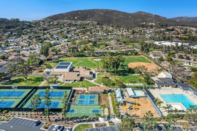 18027 Chieftain Ct, San Diego CA: https://media.crmls.org/mediaz/a98baced-df36-4629-9f69-d0b8abe7280f.jpg