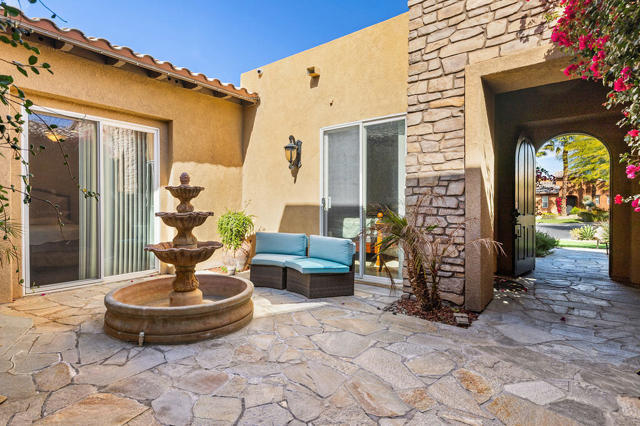 9 Via Santanella, Rancho Mirage CA: https://media.crmls.org/mediaz/a98c2fe4-162a-4207-9448-2eaf0cdce1e1.jpg