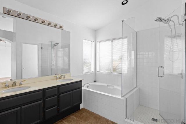 2412 Starlight Gln, Escondido CA: https://media.crmls.org/mediaz/a98c67ac-613c-4bf9-996b-028f1107958c.jpg