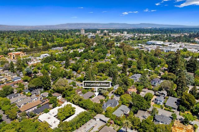 810 Cambridge Avenue, Menlo Park CA: https://media.crmls.org/mediaz/a98c8bad-9a34-46bb-a586-dd2bd618e520.jpg